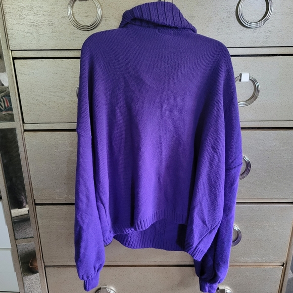 Boohoo Turtle Neck - Picture 2 of 4